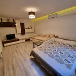 Thomas\' Place Central -100M Parc Si Metrou Tineretului